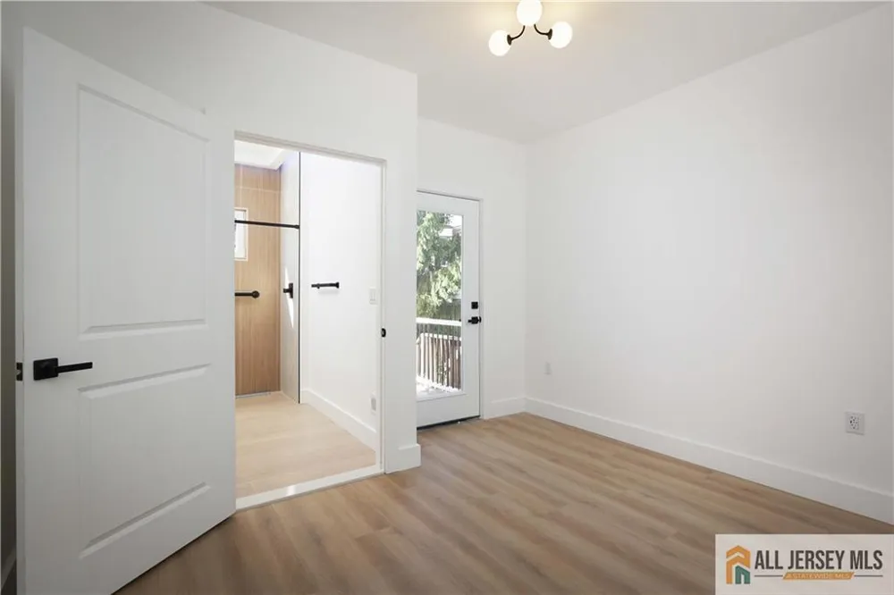 291 New York Avenue #2 Jersey City, NJ 07307
