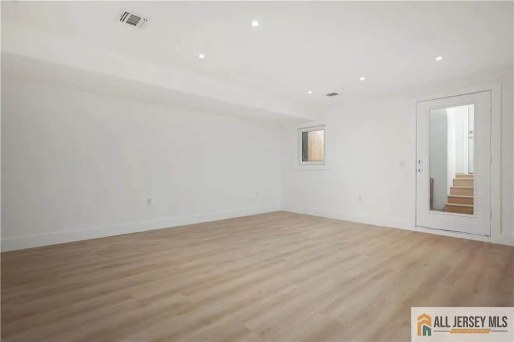 291 New York Avenue #2 Jersey City, NJ 07307