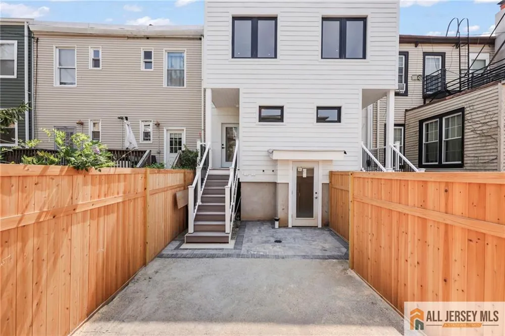 291 New York Avenue #2 Jersey City, NJ 07307