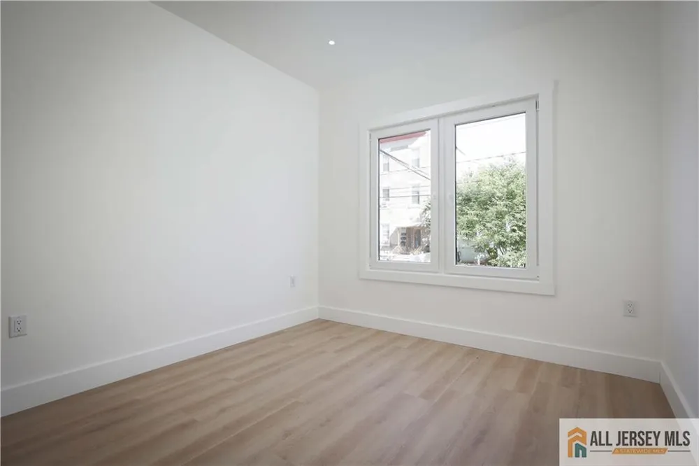 291 New York Avenue #2 Jersey City, NJ 07307