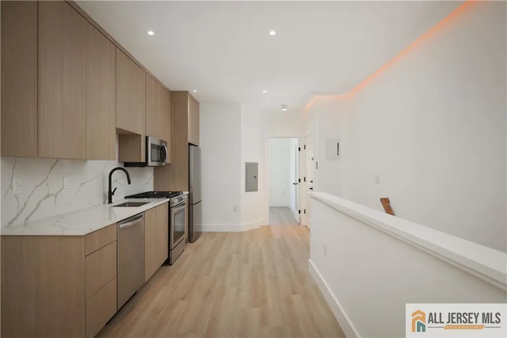 291 New York Avenue #2 Jersey City, NJ 07307