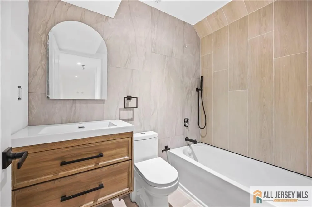 291 New York Avenue #2 Jersey City, NJ 07307