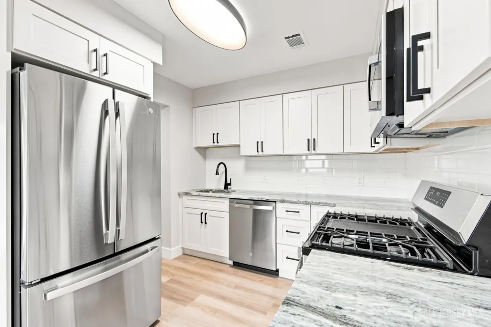 21 Iowa Court Old Bridge, NJ 07747