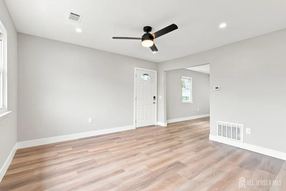 21 Iowa Court Old Bridge, NJ 07747