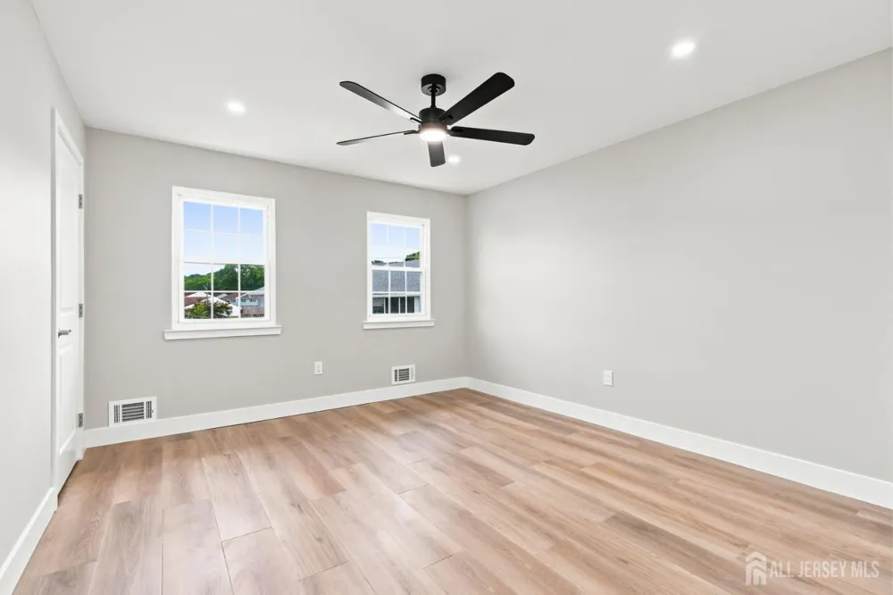 21 Iowa Court Old Bridge, NJ 07747