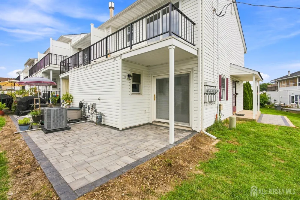 21 Iowa Court Old Bridge, NJ 07747