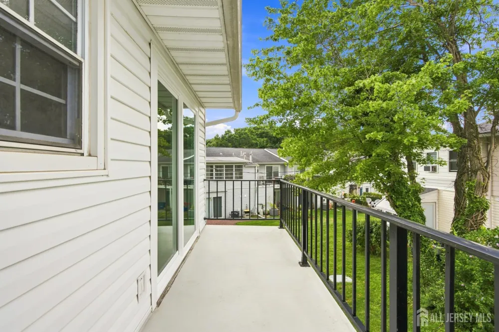 21 Iowa Court Old Bridge, NJ 07747