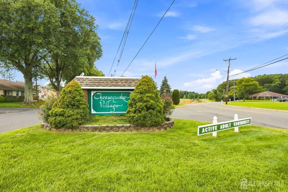 21 Iowa Court Old Bridge, NJ 07747