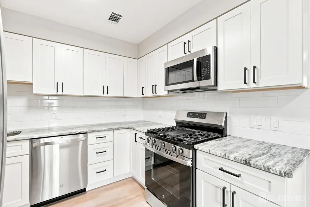 21 Iowa Court Old Bridge, NJ 07747