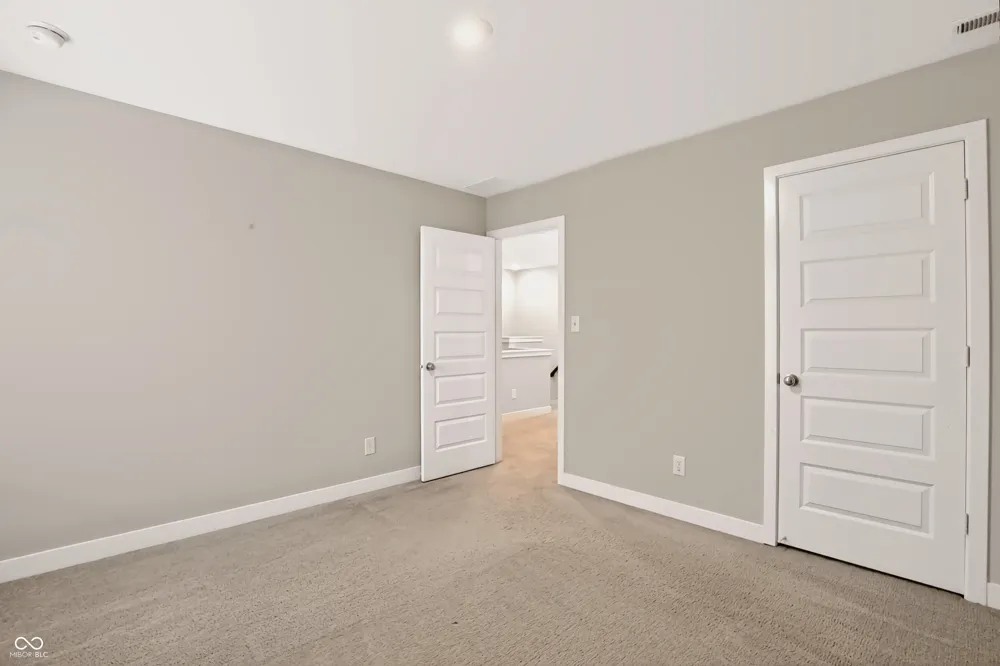 933 Yorkshire Lane Zionsville, IN 46077
