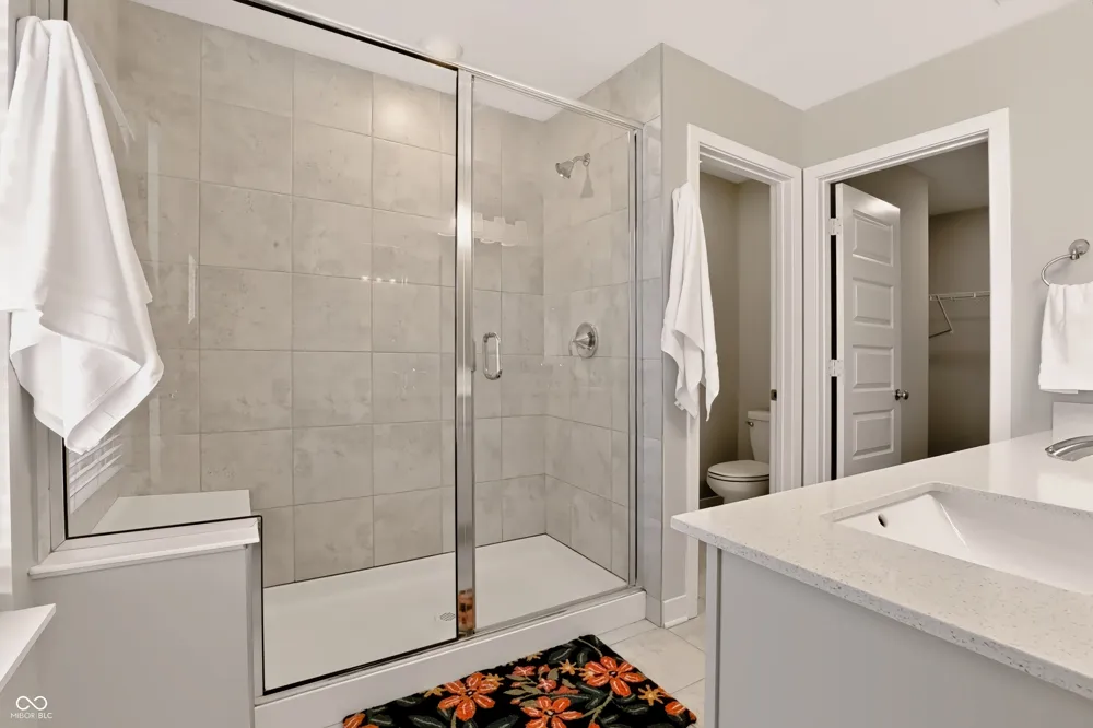 933 Yorkshire Lane Zionsville, IN 46077