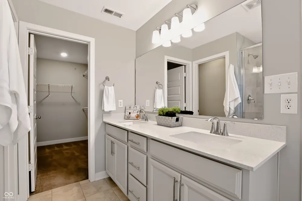 933 Yorkshire Lane Zionsville, IN 46077
