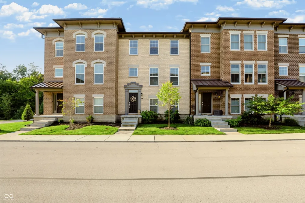 933 Yorkshire Lane Zionsville, IN 46077