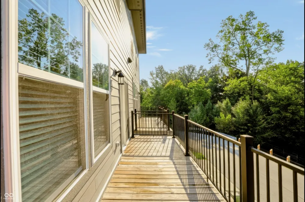 933 Yorkshire Lane Zionsville, IN 46077