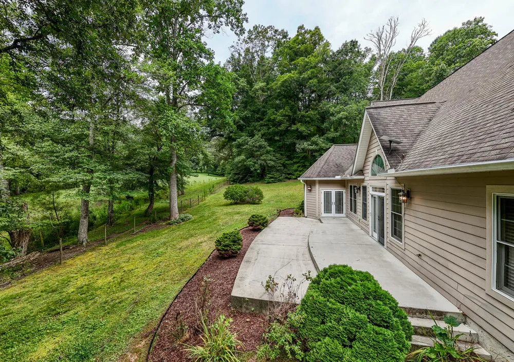 Swallowtail Ln Whittier, NC 28789