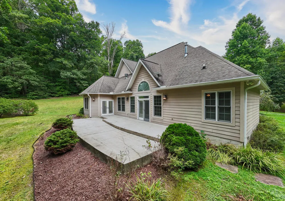Swallowtail Ln Whittier, NC 28789
