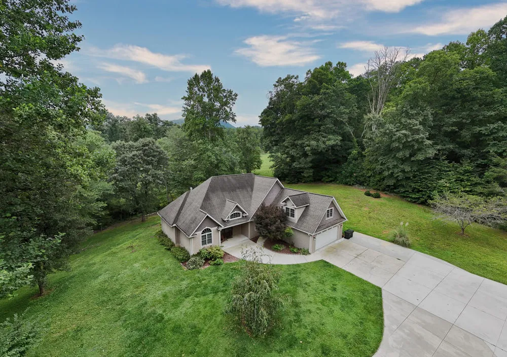 Swallowtail Ln Whittier, NC 28789