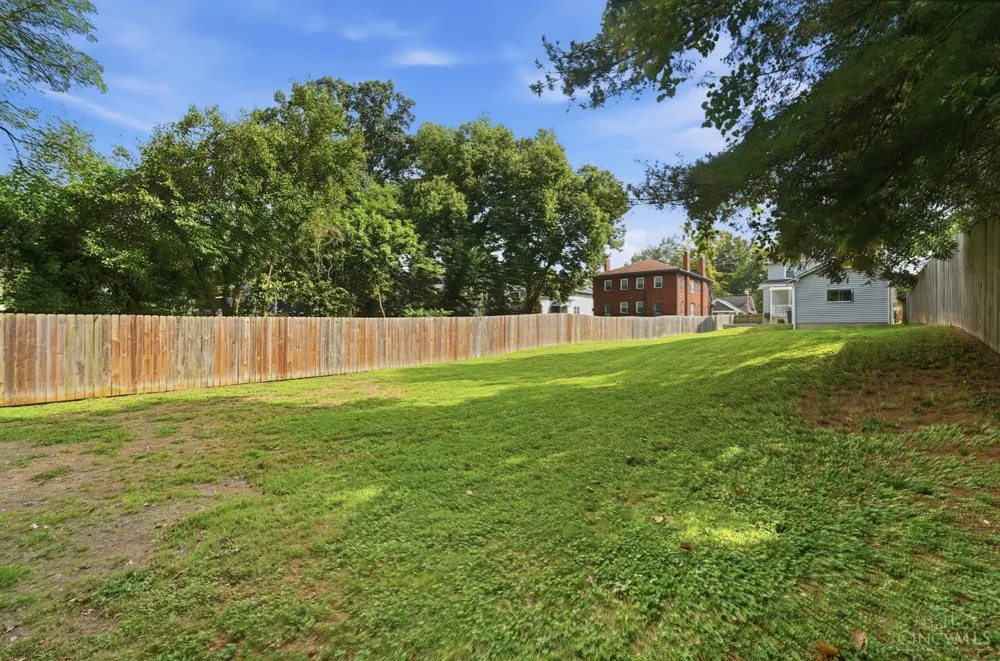 6116 Bramble Avenue Cincinnati, OH 45227
