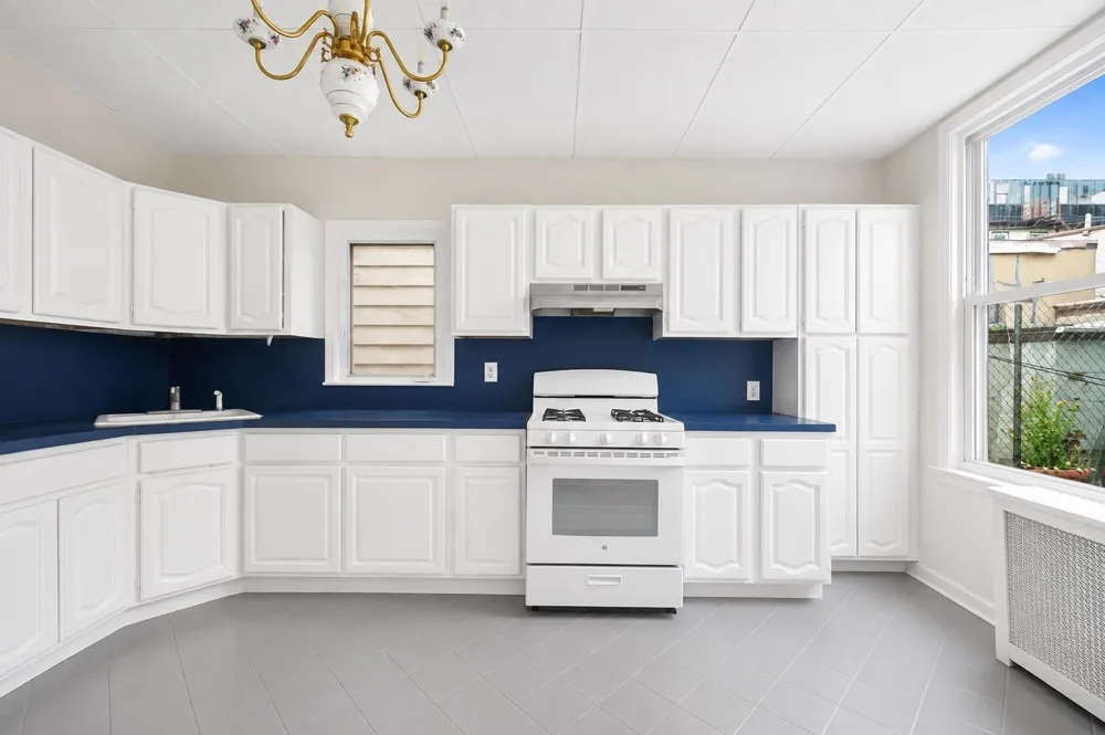 414 MONASTERY PL Union City, NJ 07087