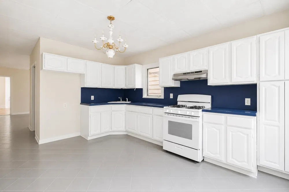 414 MONASTERY PL Union City, NJ 07087