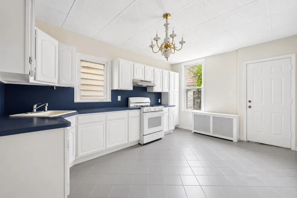 414 MONASTERY PL Union City, NJ 07087
