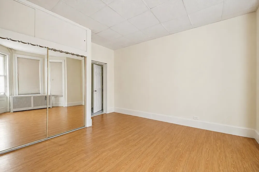 414 MONASTERY PL Union City, NJ 07087