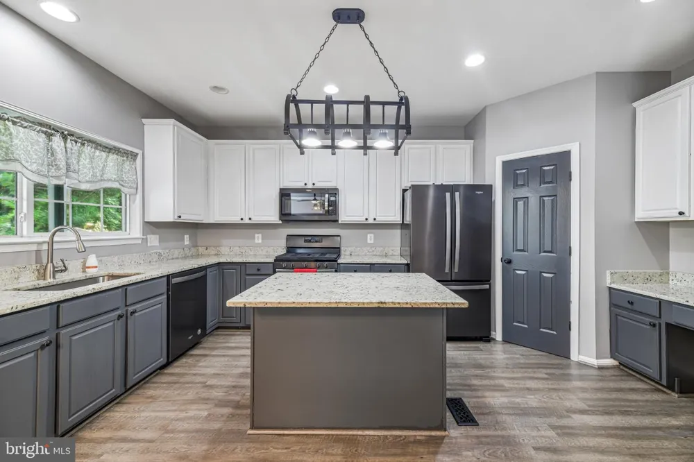 6046 PERSINGER HOUSE COURT Manassas, VA 20112