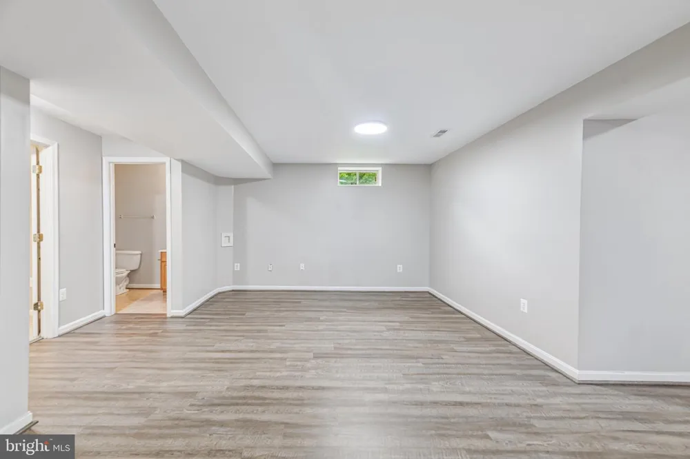 6046 PERSINGER HOUSE COURT Manassas, VA 20112