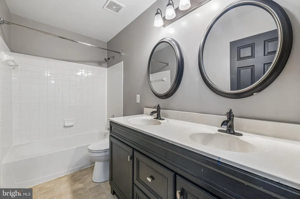 6046 PERSINGER HOUSE COURT Manassas, VA 20112