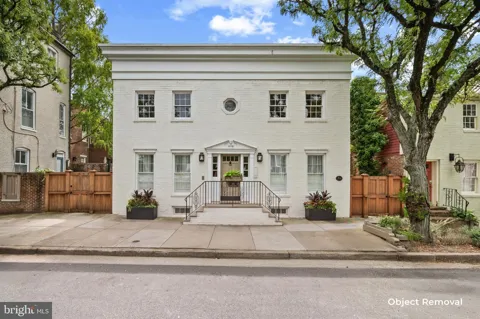 810 QUEEN STREET