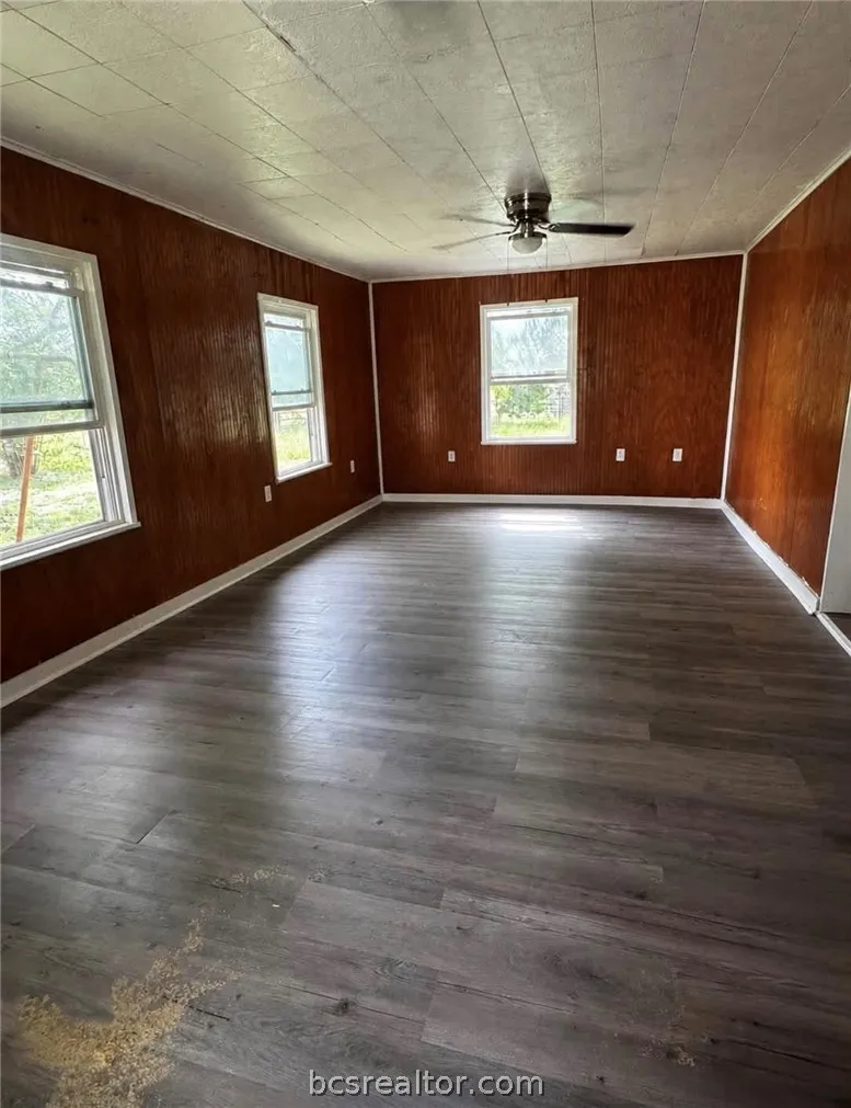 10136 County Road 334 Navasota, TX 77868
