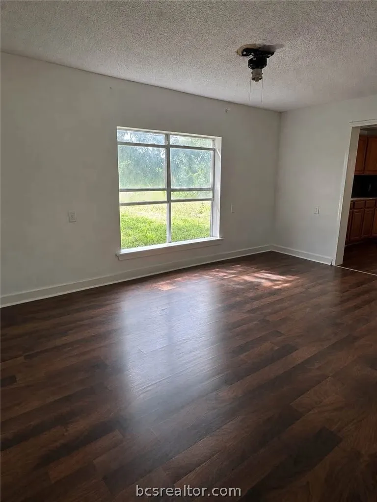 10136 County Road 334 Navasota, TX 77868