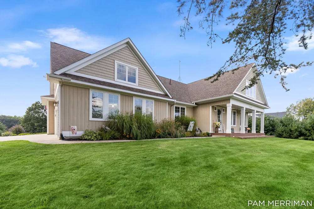 21899 Hilltop Circle Stanwood, MI 49346