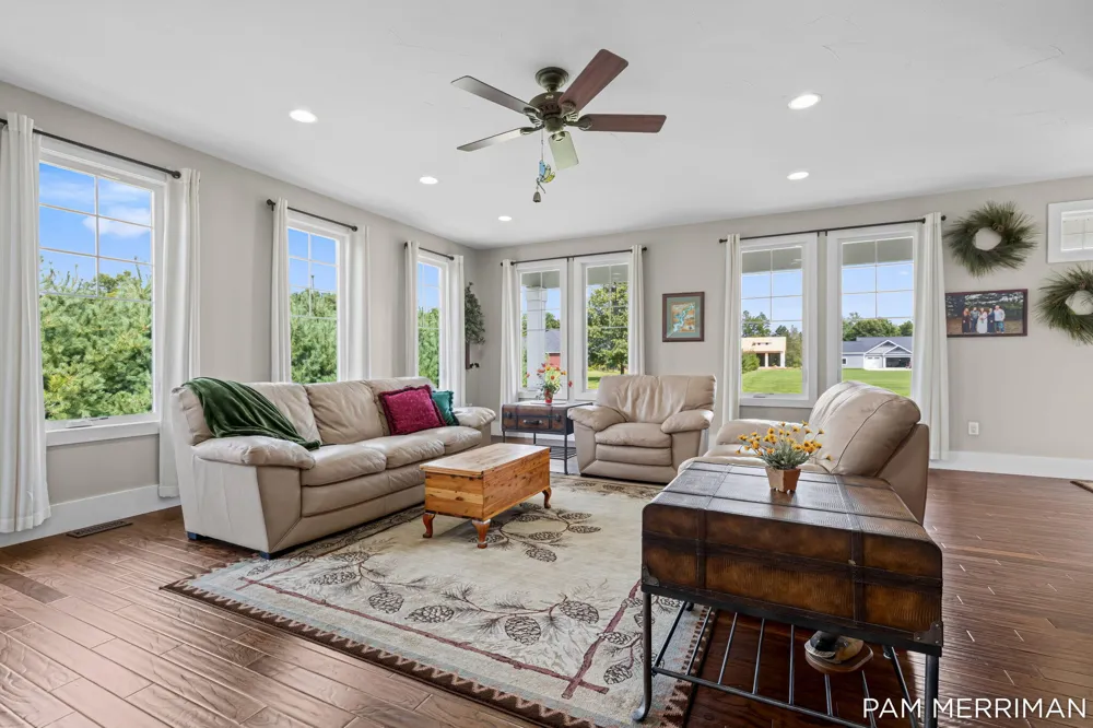 21899 Hilltop Circle Stanwood, MI 49346