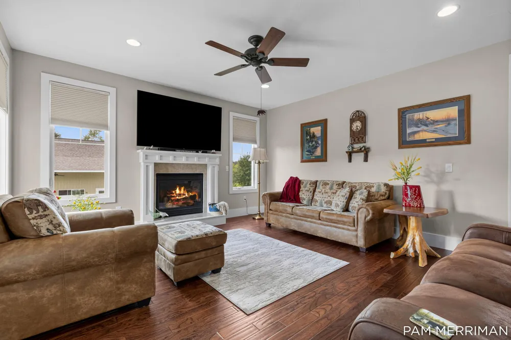 21899 Hilltop Circle Stanwood, MI 49346