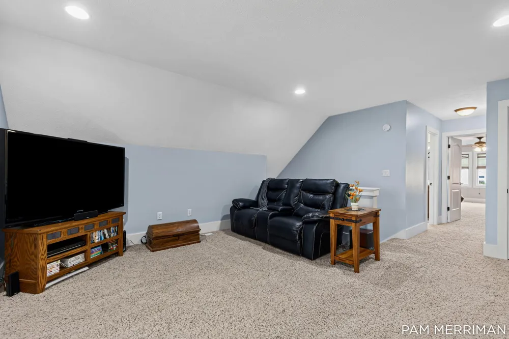 21899 Hilltop Circle Stanwood, MI 49346