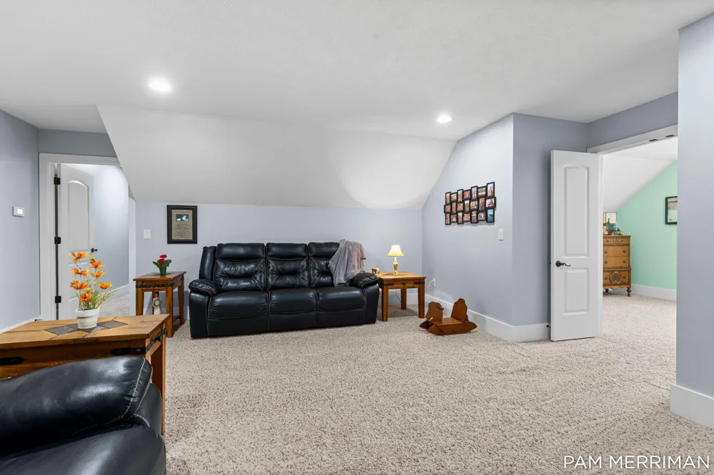 21899 Hilltop Circle Stanwood, MI 49346