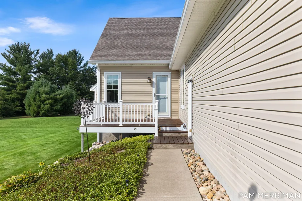 21899 Hilltop Circle Stanwood, MI 49346