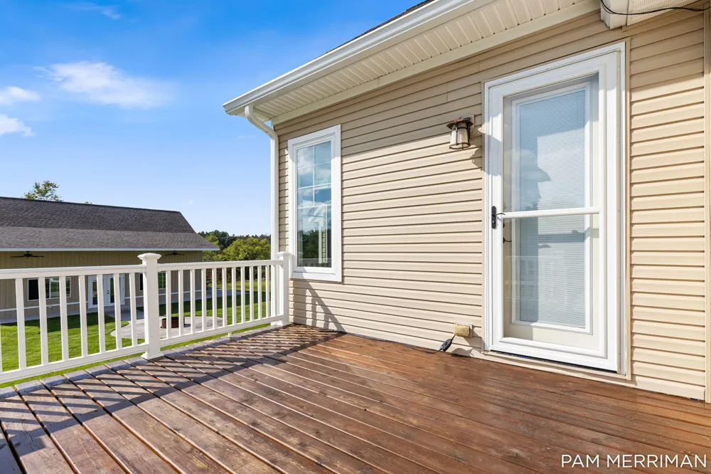 21899 Hilltop Circle Stanwood, MI 49346