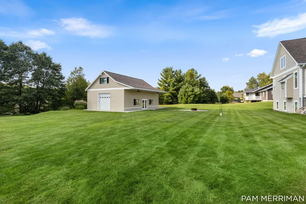 21899 Hilltop Circle Stanwood, MI 49346