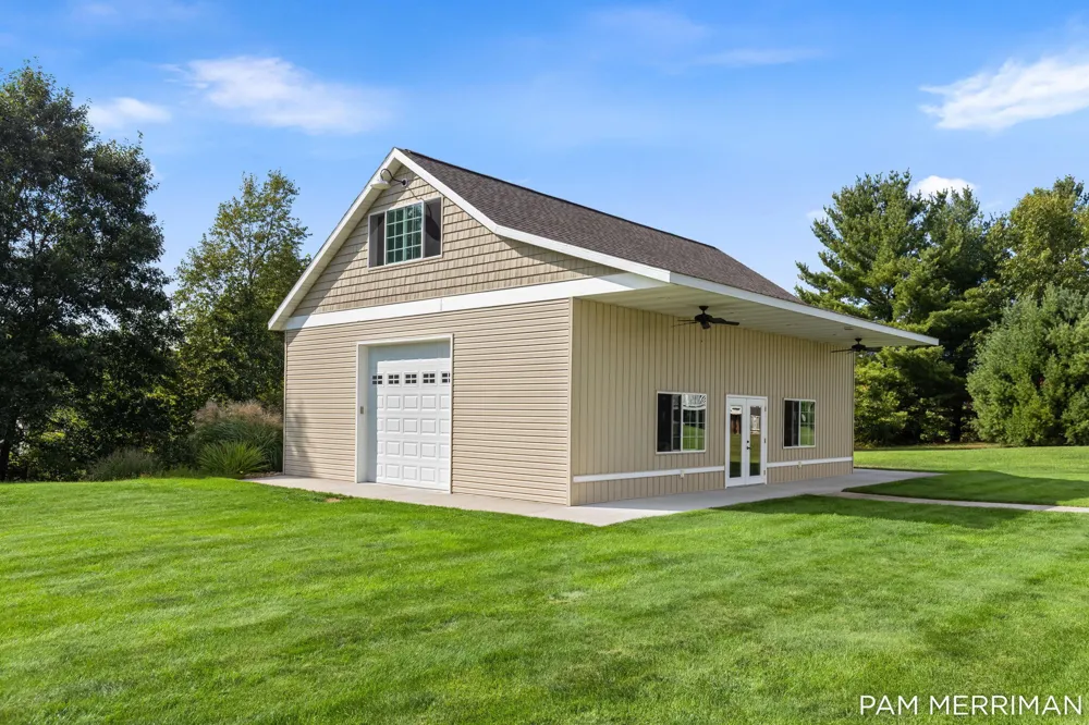21899 Hilltop Circle Stanwood, MI 49346