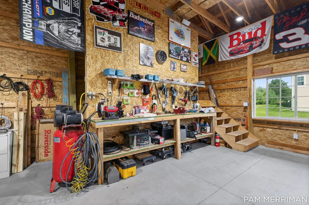 21899 Hilltop Circle Stanwood, MI 49346
