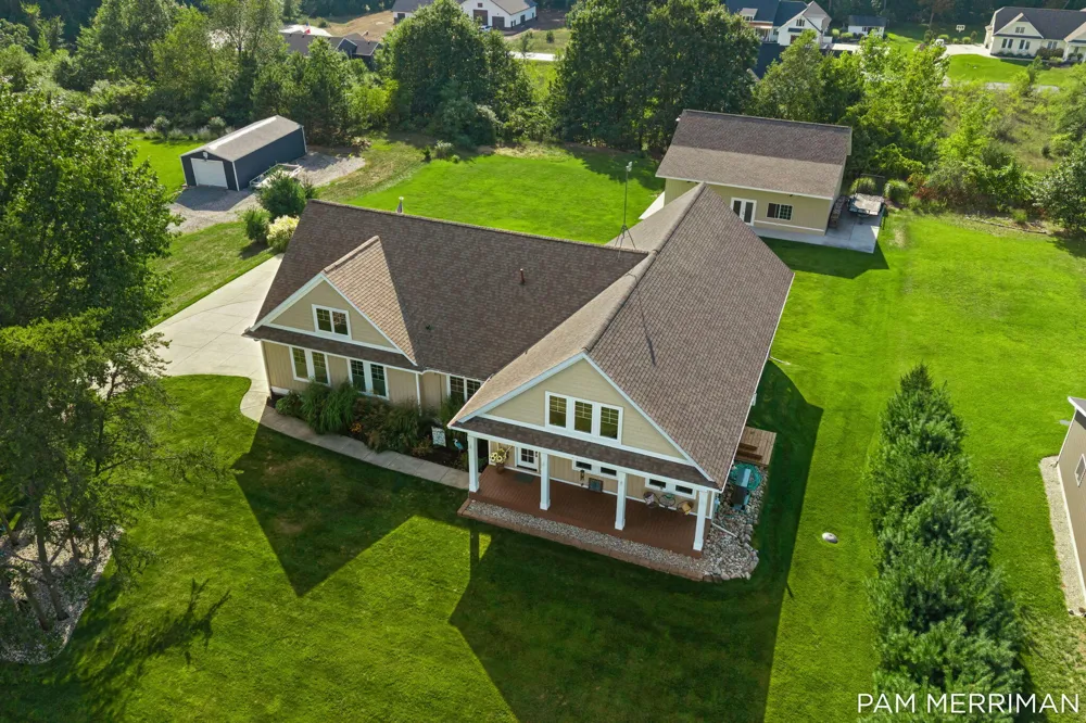 21899 Hilltop Circle Stanwood, MI 49346
