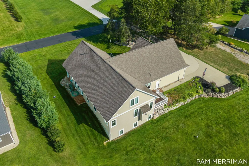 21899 Hilltop Circle Stanwood, MI 49346