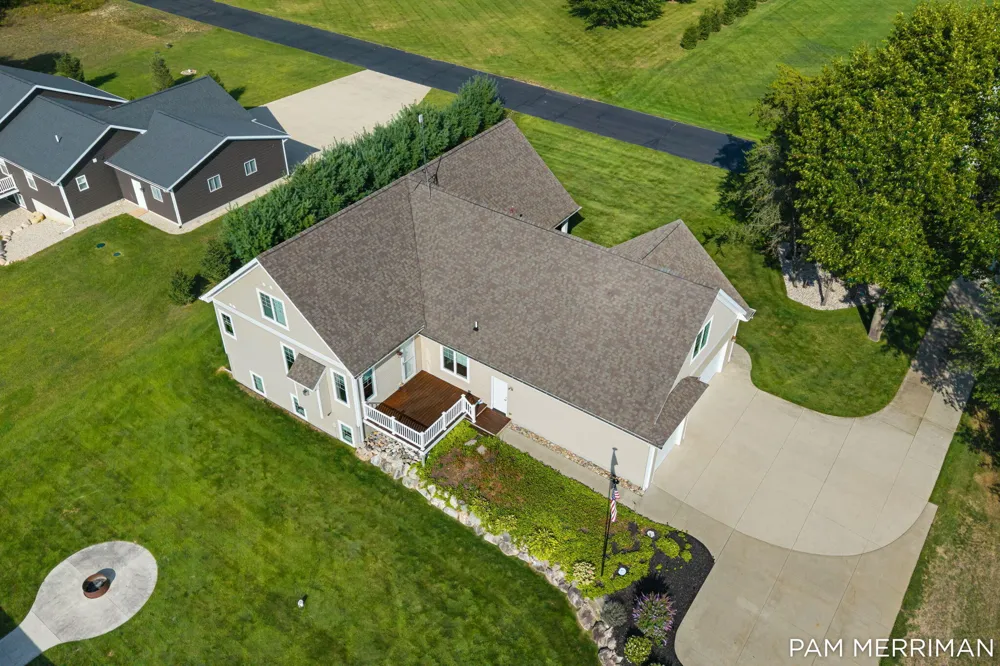 21899 Hilltop Circle Stanwood, MI 49346