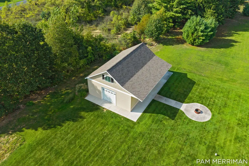 21899 Hilltop Circle Stanwood, MI 49346