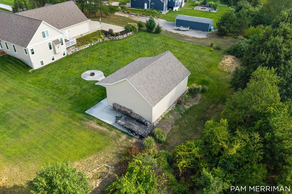 21899 Hilltop Circle Stanwood, MI 49346