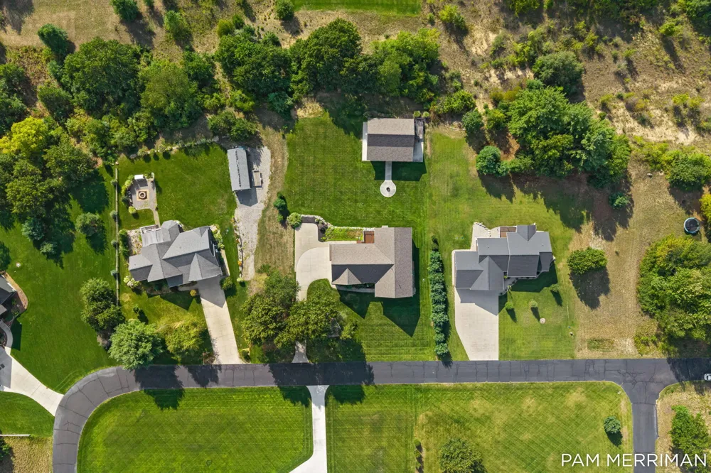 21899 Hilltop Circle Stanwood, MI 49346