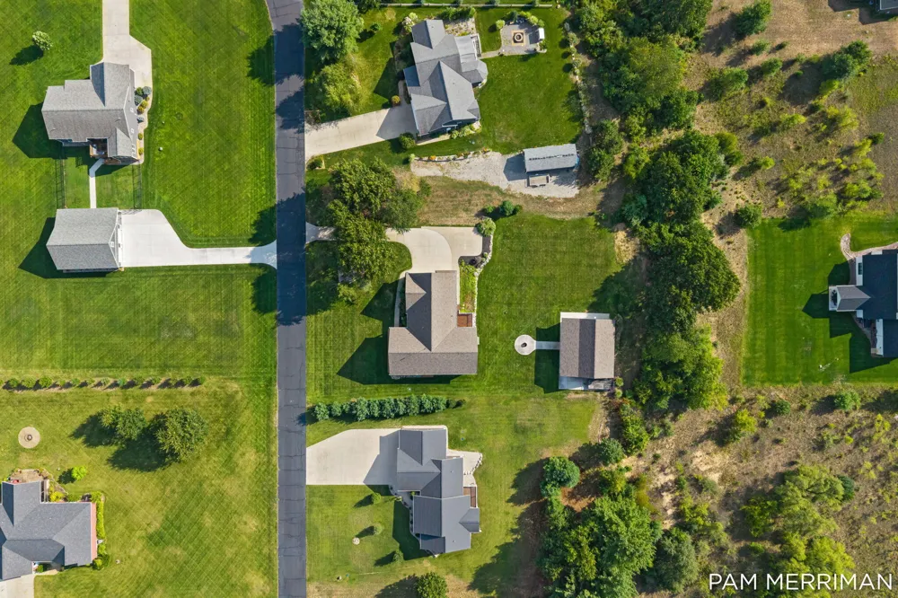 21899 Hilltop Circle Stanwood, MI 49346