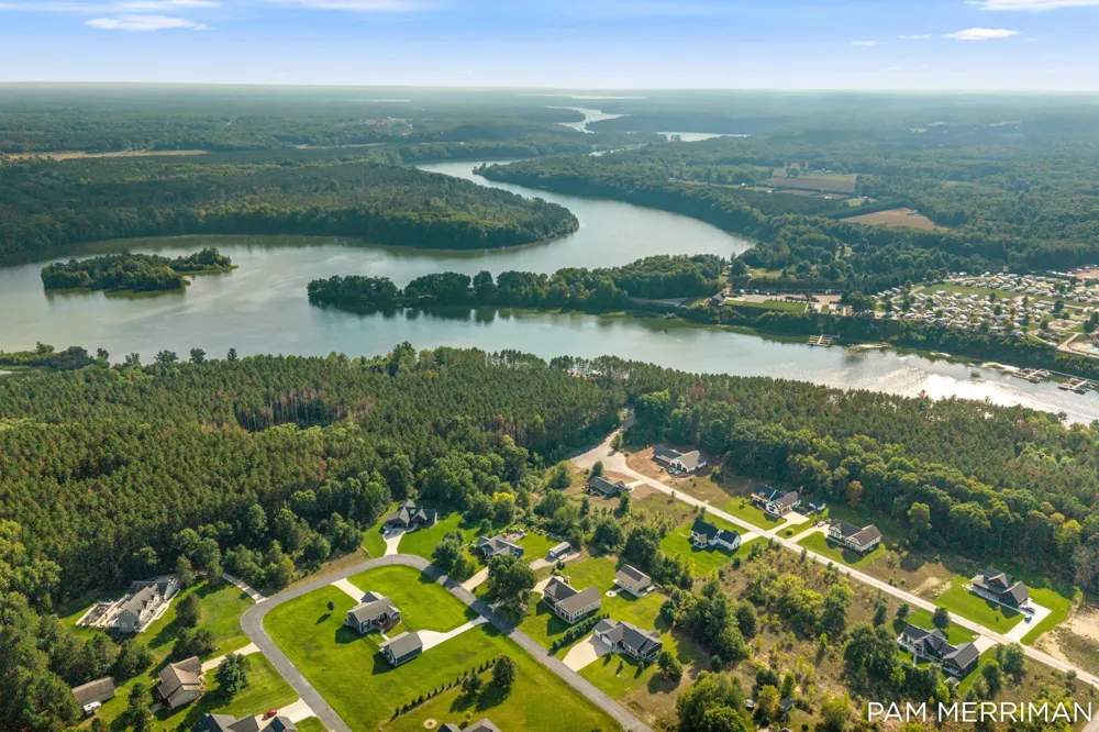21899 Hilltop Circle Stanwood, MI 49346